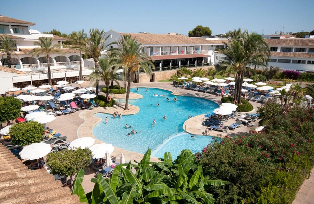 Hotel Beachclub Font De Sa Cala Buitenkant foto