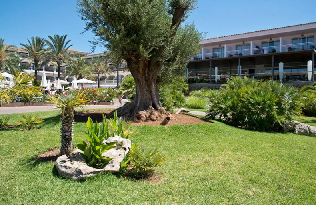 Hotel Beachclub Font De Sa Cala Buitenkant foto