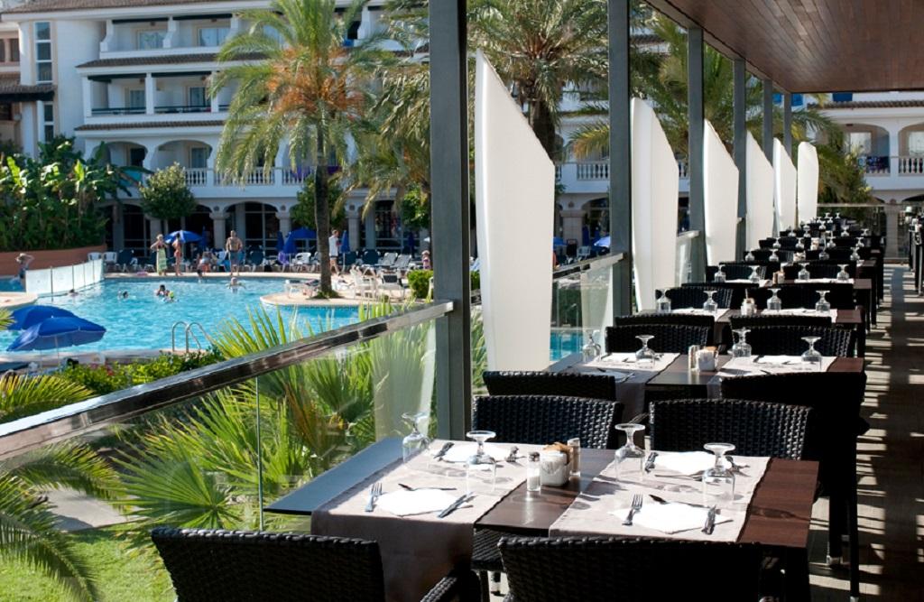 Hotel Beachclub Font De Sa Cala Buitenkant foto