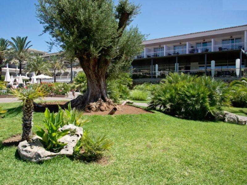Hotel Beachclub Font De Sa Cala Buitenkant foto