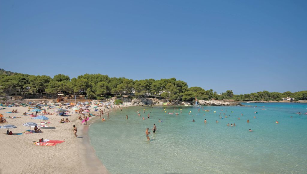 Hotel Beachclub Font De Sa Cala Buitenkant foto