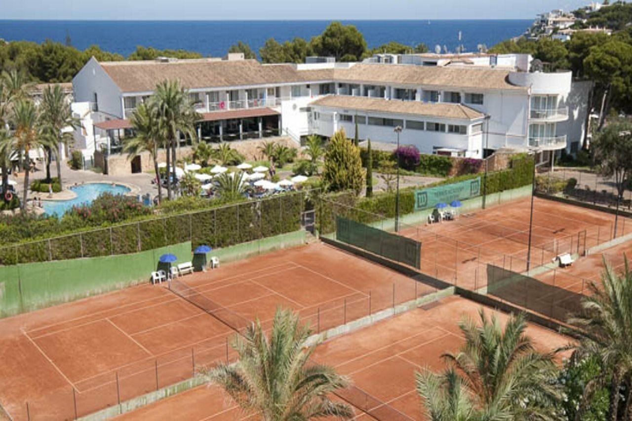 Hotel Beachclub Font De Sa Cala Buitenkant foto
